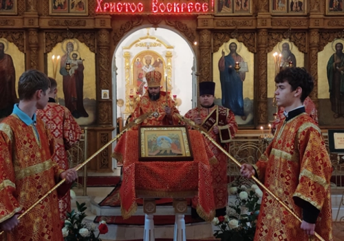 Епископ Вяземский и Гагаринский Алексий совершил Всенощное бдение в Свято-Троицком кафедральном соборе