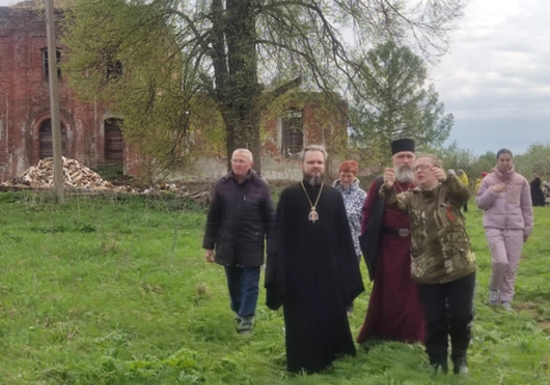 Рабочий визит Архипастыря в храм Рождества Христова д. Слободка