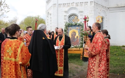 Божественная литургия в Введенском храме г. Вязьмы