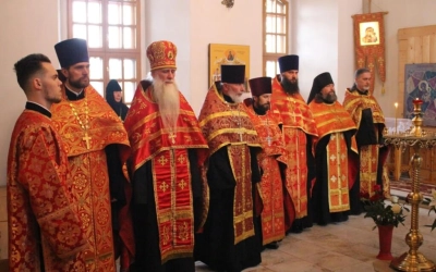 Преосвященнейший Епископ Сергий возглавил Вечерню в Спасо-Преображенском храме г. Вязьмы