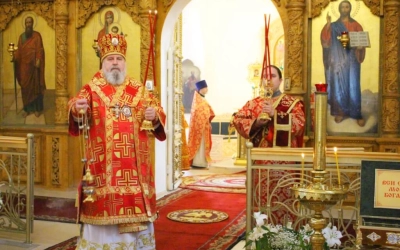 В день Радоницы Епископ Сергий совершил Божественную литургию