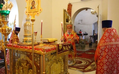 В день Радоницы Епископ Сергий совершил Божественную литургию