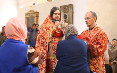 В день Радоницы Епископ Сергий совершил Божественную литургию