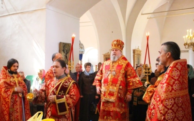 В день Радоницы Епископ Сергий совершил Божественную литургию