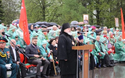 Преосвященнейший Епископ Сергий принял участие в параде Победы