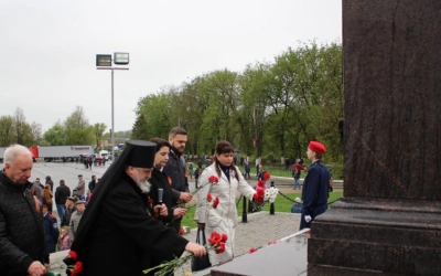 Преосвященнейший Епископ Сергий принял участие в параде Победы