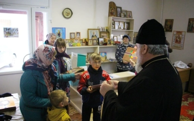 Архипастырь встретился с семьёй погорельцев