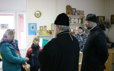 Архипастырь встретился с семьёй погорельцев