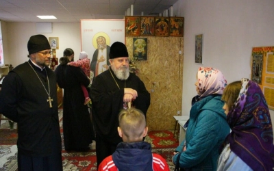 Архипастырь встретился с семьёй погорельцев