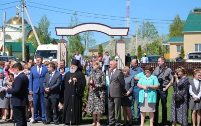 Епископ Сергий принял участие в торжественном открытии скульптурной композиции, посвященной первой у