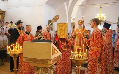 Епископ Сергий возглавил Божественную литургию в Свято-Троицком кафедральном соборе