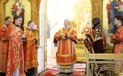 Епископ Сергий возглавил Божественную литургию в Свято-Троицком кафедральном соборе