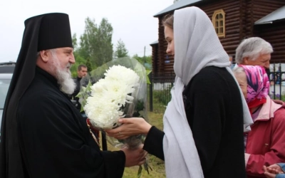 праздничное богослужение в храме Равноапостольных Мефодия и Кирилла п. Угра