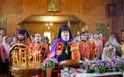 праздничное богослужение в храме Равноапостольных Мефодия и Кирилла п. Угра