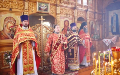 праздничное богослужение в храме Равноапостольных Мефодия и Кирилла п. Угра