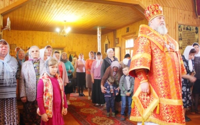 праздничное богослужение в храме Равноапостольных Мефодия и Кирилла п. Угра