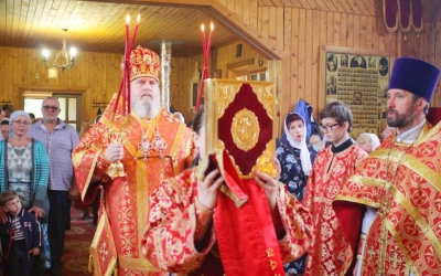 праздничное богослужение в храме Равноапостольных Мефодия и Кирилла п. Угра