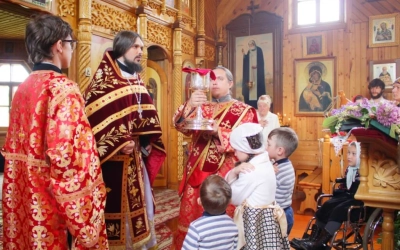 праздничное богослужение в храме Равноапостольных Мефодия и Кирилла п. Угра