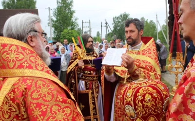 праздничное богослужение в храме Равноапостольных Мефодия и Кирилла п. Угра