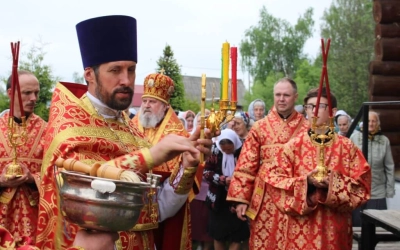 праздничное богослужение в храме Равноапостольных Мефодия и Кирилла п. Угра
