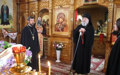 праздничное богослужение в храме Равноапостольных Мефодия и Кирилла п. Угра