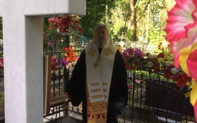 Преосвященнейший епископ Сергий совершил заупокойную литию на могиле блаженной Анастасии