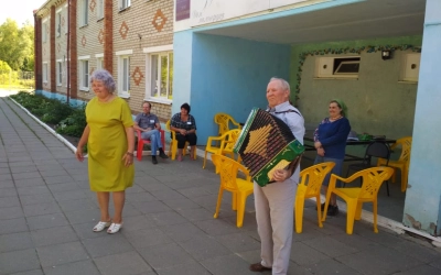 детей из приюта