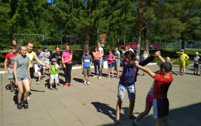 детей из приюта