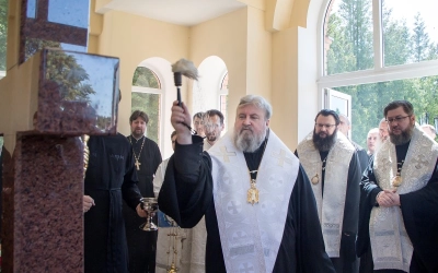 Епископ Сергий принял участие в Богослужении, в годовщину упокоения архимандрита Аркадия