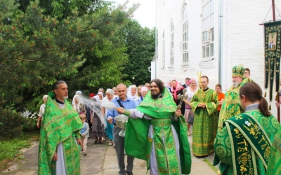 Архипастырское служение в День Святого Духа