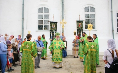 Архипастырское служение в День Святого Духа