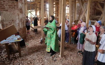Крестный ход к храму Святой Троицы д. Федяево