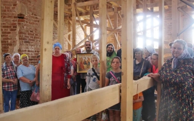 Крестный ход к храму Святой Троицы д. Федяево