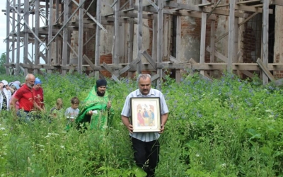 Крестный ход к храму Святой Троицы д. Федяево