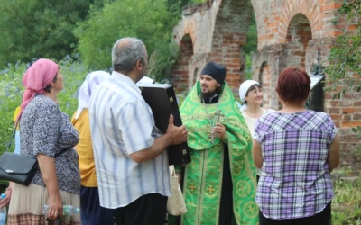 Крестный ход к храму Святой Троицы д. Федяево
