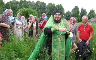 Крестный ход к храму Святой Троицы д. Федяево