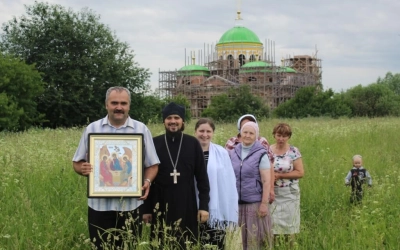 Крестный ход к храму Святой Троицы д. Федяево