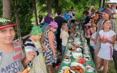 Трапезничаем