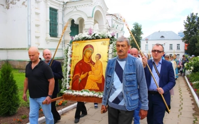 Праздничная Божественная литургия в день Тихвинской иконы Божией Матери