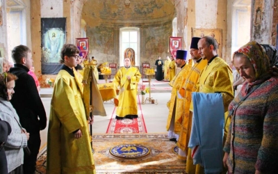 Архиерейское Богослужение в храме Петра и Павла г. Вязьмы