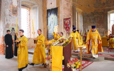 Архиерейское Богослужение в храме Петра и Павла г. Вязьмы