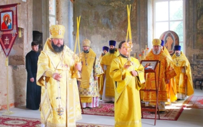 Архиерейское Богослужение в храме Петра и Павла г. Вязьмы