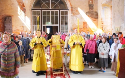 Архиерейское Богослужение в храме Петра и Павла г. Вязьмы