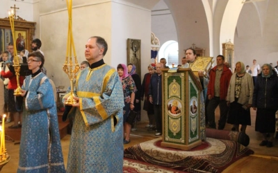 Божественная литургия в Неделю 5-ю по Пятидесятнице, в день воспоминания явления иконы Пресвятой Бог