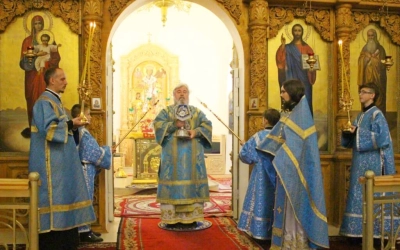 Божественная литургия в Неделю 5-ю по Пятидесятнице, в день воспоминания явления иконы Пресвятой Бог