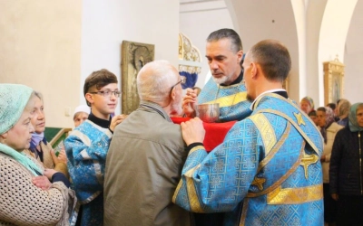 Божественная литургия в Неделю 5-ю по Пятидесятнице, в день воспоминания явления иконы Пресвятой Бог