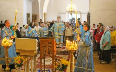 Божественная литургия в Неделю 5-ю по Пятидесятнице, в день воспоминания явления иконы Пресвятой Бог