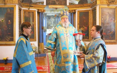 праздничная Божественная литургия в храме Преображения Господня с. Липецы