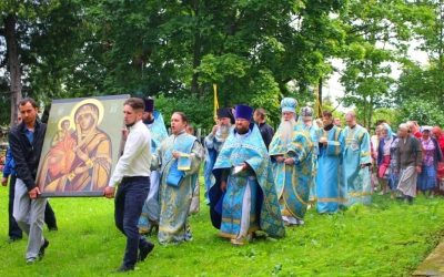Крестный ход с чтимым образом Божией Матери