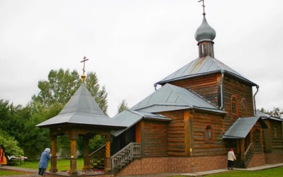 Праздничная Божественная литургия в храме Великомученика и Целителя Пантелеимона с. Издешково